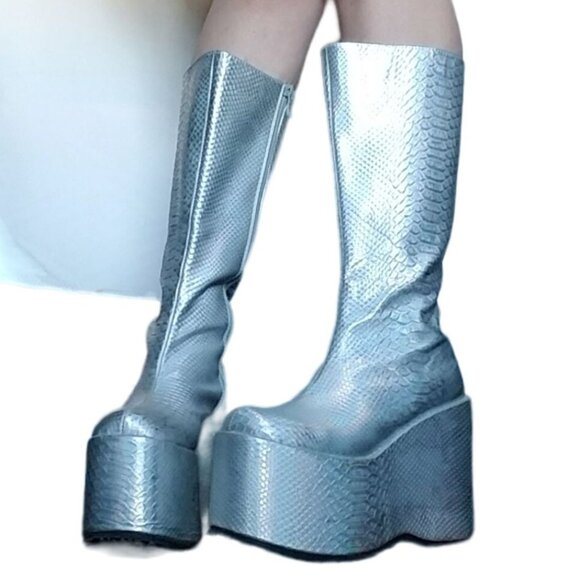 Platform metallic reflective dolls kill Ellie boots size 10 - Picture 7 of 11